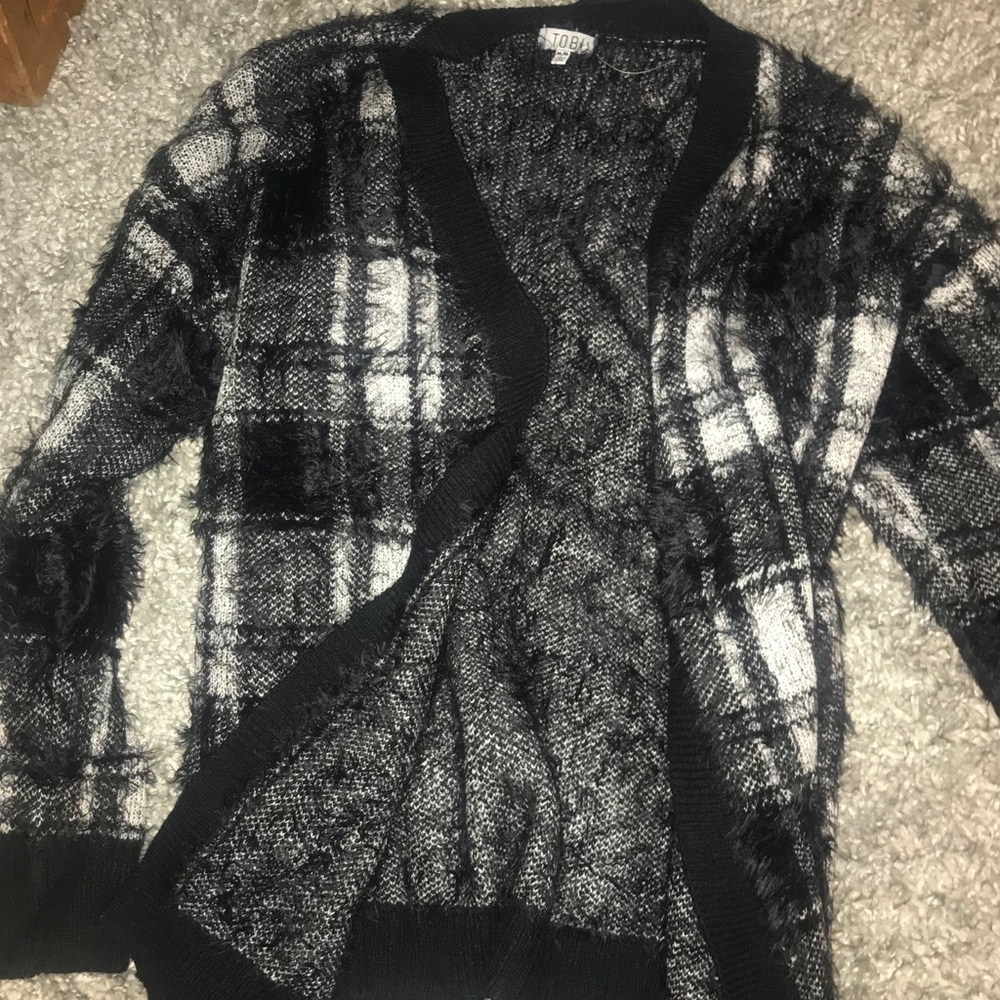 Comfy and furry sweater black and white checkered